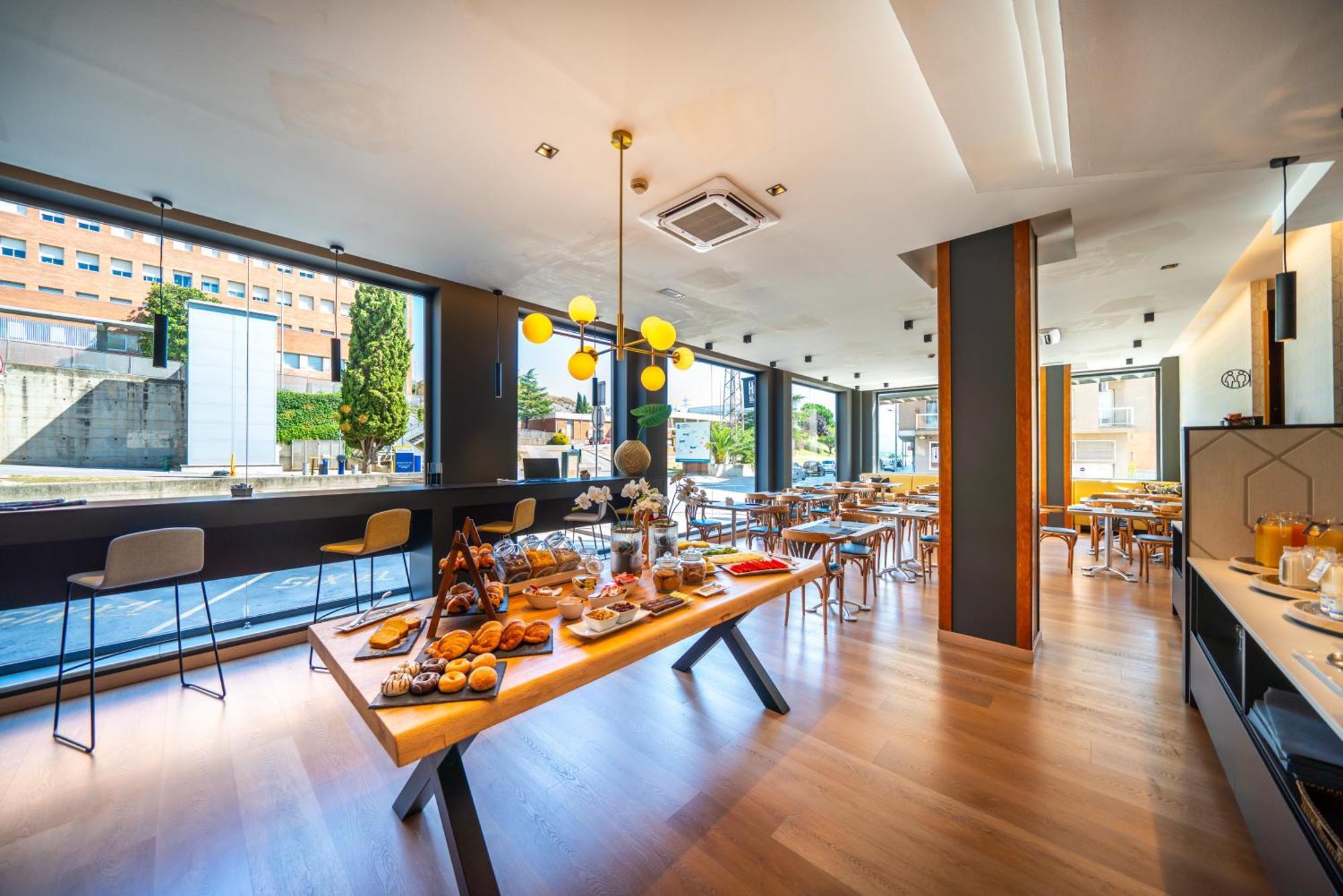 Hotel J. Balmes Vic Exterior photo